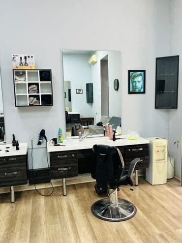 fen turbo: Kişi salonu üçün tam təchizatlı bərbər işi yerləri və mebelləri — 3