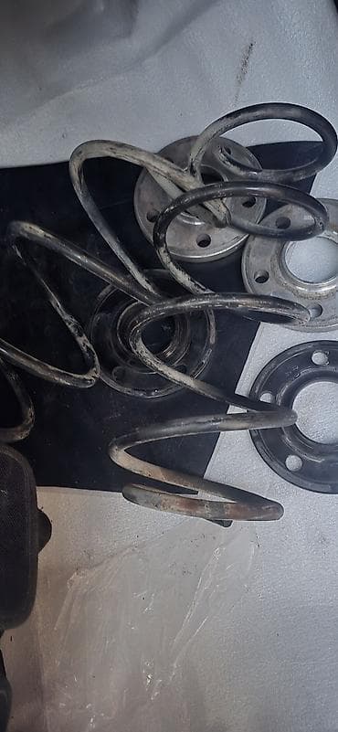 Başlıq: Mercedes sport purjunları və spacerlər Təsvir: Mercedes üçün