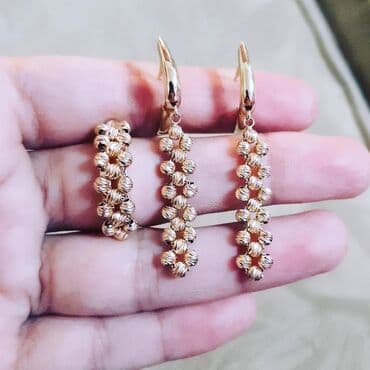 italyan qizili: Dəstə daxildir: Üzük, Sırğa, Pandora, Sarı qızıl, 585 Əyar, 517 g — 2