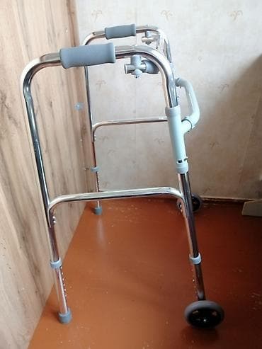 yürüş bandı: Təkərlı gəzinti çərçivəsi (rollyator tipli yürüteç) - Material — 1