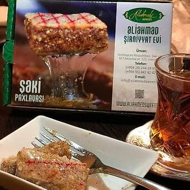 bal qoz qarisimi: Şəkidən gələn Əliəhməd Şəki halvası, yarım kq qozlu və fındıqlı — 1
