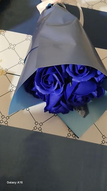 7eded etirli gul.Mavi qızılgüllərdən ibarət miniatür buket - Tərkib