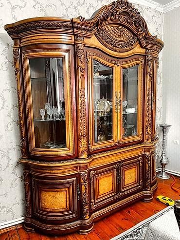 Klassik üslubda taxta bufet-vitrin - Material: keyfiyyətli massiv