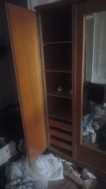 Ev üçün digər mallar: Açılan, 3 qapılı Düz dolab, Qarderob, paltar dolabı — 1