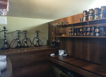 qab yuma isi: Nargilə lounge və tütün guşəsi Təsvir: - Rahat, geniş salon — 1