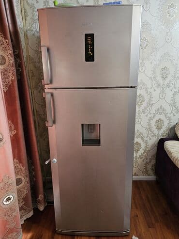 su dispenserləri: İşlənmiş 2 qapılı Beko Soyuducu Satılır, rəng - Gümüşü, Dispenserli — 1