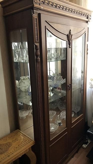 Şüşəli dolab vitrini, İşlənmiş