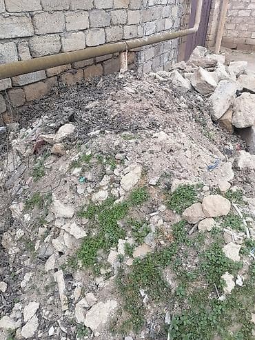 parca: Məhlədə yığılmış tikinti qırıntıları və daş-çınqıl materialı. Tərkib — 2