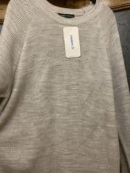 qadın geyimləri və qiymətləri: Qadın geyimləri – 2 fərqli model 1) Ağ bluz: - Yumşaq, axıcı parça - — 23