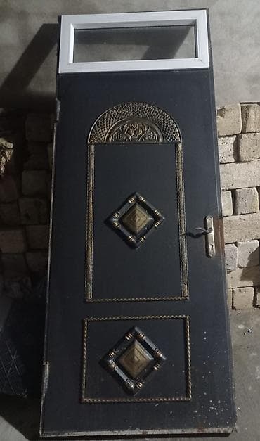 Məişət kimyəvi maddələri: Mənzil üçün İşlənmiş Giriş qapısı Petlə ilə, Zəmanətsiz, Ünvandan götürmə — 1