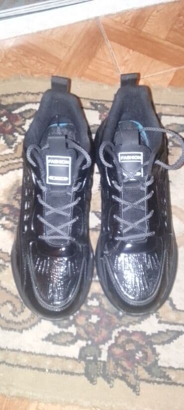 Botinkalar: 50₼ Saytdan sifariş edilib Cüzi sol tərəfdə cızıq var Kley vurub Ya — 1