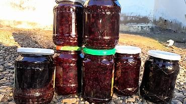qara perde: Məhsul: Ev şəraitində hazırlanmış qarğıdalı konservləri Təsvir: - — 2