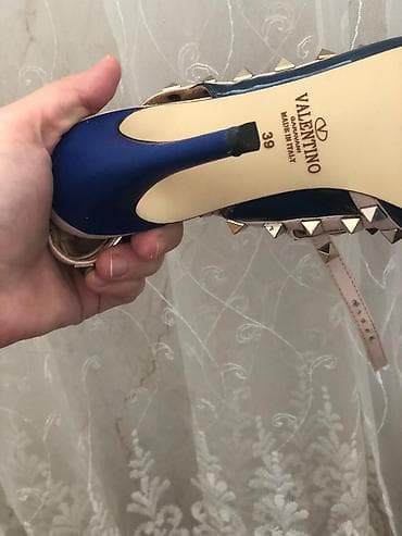 ayaggabı: Məhsul: Qadın yüksək daban ayaqqabısı – T‑strap, stud detallı - — 2