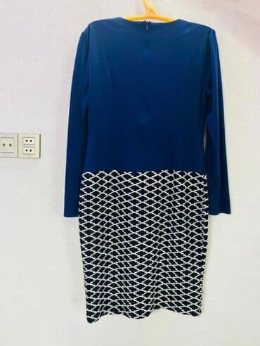 qadın ucun donlar: Bu zərif qadın donu, tünd göy rəngli üst hissəsi və ağ-qara həndəsi — 2