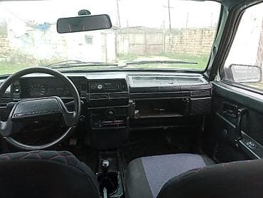 диски на ваз 21099: VAZ 21099, ağ rəng, sedan kuzov. Xüsusiyyətlər: - Kuzov: 4 qapılı — 7