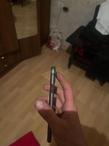 ipad pro m5: IPhone 11, 64 GB, Qara, Face ID — 6