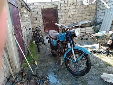moon maped: Sovet istehsalı klassik motosiklet – mavi rəngli, iki silindrli — 3
