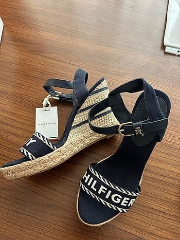 basanoşka: Tommy Hilfiger qadın sandaleti – pazalı platforma ENDİRİM MÖVCUDDUR - — 1