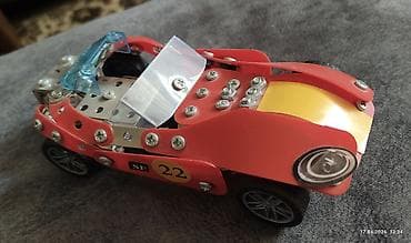 küpə: Hot Wheels yigilmis konstruktor masin modeli. - Metal konstruktordan — 6
