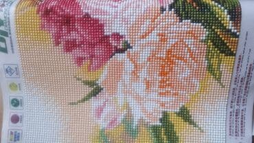 продам картины: Готовая алмазная мозаика ПИОНЫ. Нужно лишь вставить в рамку. Стразы — 3