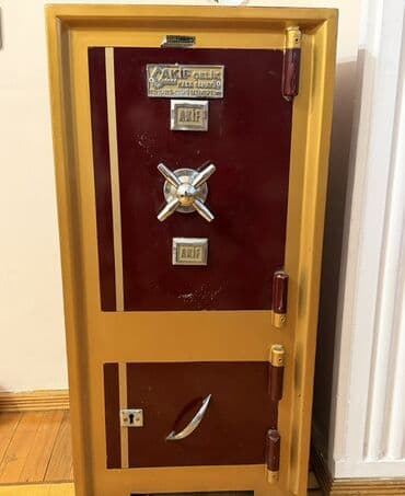 Avtoservis avadanlıqları: Metall seyf – “AKİF” markası - Rəng: qızılı çərçivə və tünd qırmızı — 1
