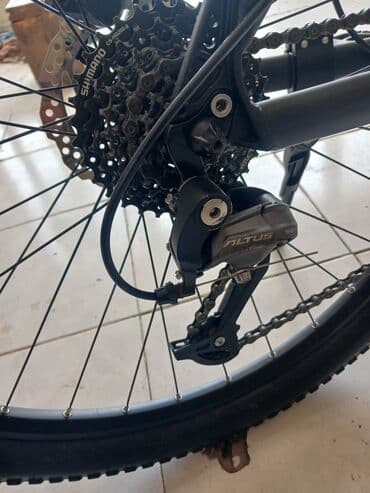 шоссейный велосипед trinx: Qara rəngli, Shimano Altus əyləc dəstəyi olan velosiped. Dəstək rahat — 5