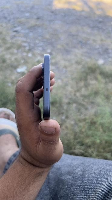 nar operator nomresi: Satılır: Android smartfon Xüsusiyyətlər: - 50 MP əsas kamera (kamera — 6