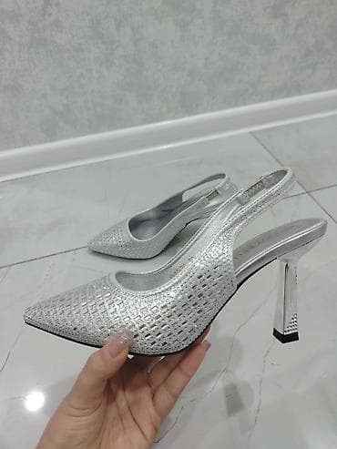 sabolar ayaqqabi: Gümüşü rəngdə qadın ayaqqabısı – zərif və parıltılı dizayn. -70azna — 2