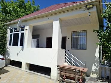 gencede ev: Satılır: həyət evi - Ümumi görünüş: Açıq eyvanlı, bir mərtəbəli ev; — 1