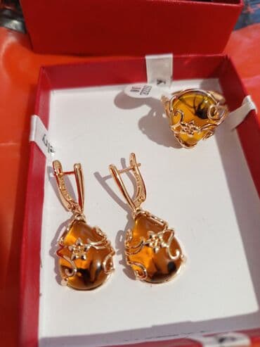 uzuk satışı: Qızılı rəng tonlarında sırğa və üzük - Tərkib: qızılı örtüklü metal — 1