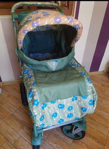 Qiş yay kolyaskası.Az işlənib.Yeni kimidir.Evde yer yoxdu deye