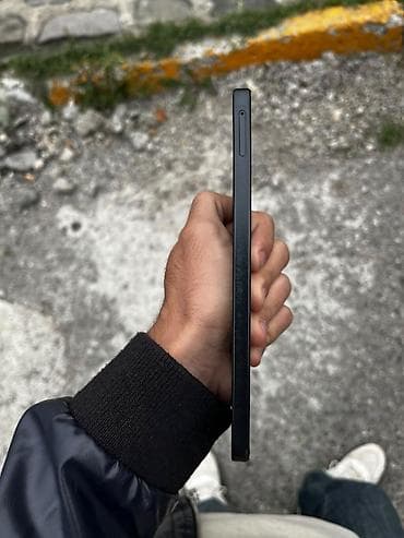 Samsung Galaxy A17, 128 GB, rəng - Qara, Qırıq — 2
