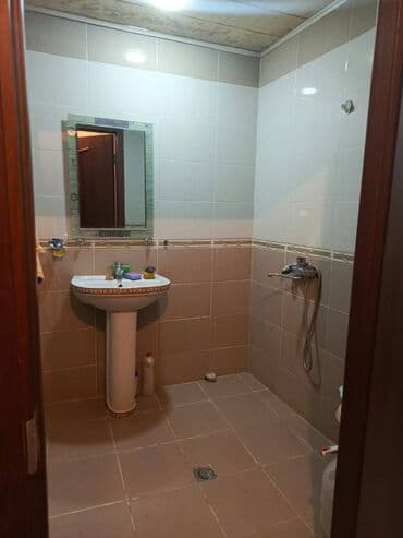 şəhər bağları mənzil satılır: Bakı, Yeni Günəşli Massiv D, 3 otaqlı, Köhnə tikili, m. Xalqlar Dostluğu, 62 kv. m — 7