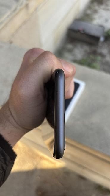 iphone 11 qutu: IPhone 11, 64 GB, Qara, Face ID — 6