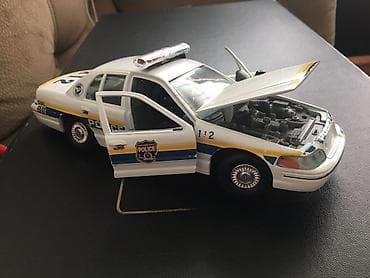 zarrin toys: 1:24 ford crown victory — 1