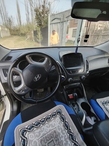 aqrar kend teserrufati texnika traktor satis bazari: Hyundai ix35, ağ rəngli krossover/SUV. Xarici: - Ağ kuzov, qara alt — 7