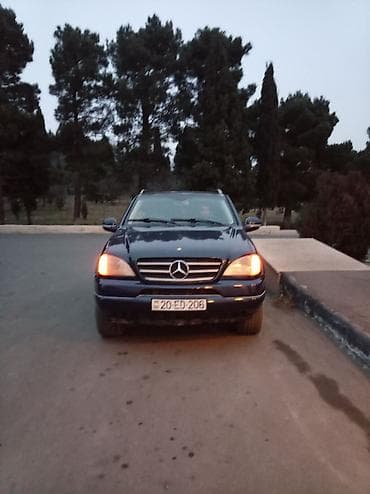 4 qapi niva satilir: Mercedes-Benz ML 320: 3.2 l | 2001 il Ofrouder/SUV — 4