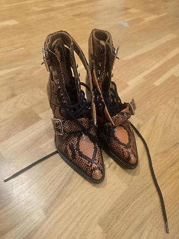 koja kutka: Jimmy Choo London qadın botları - Model: ilan dərisi naxışlı, iti — 3