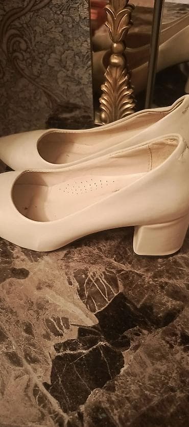 Ağ rəngli qadın tuflisi – BUKET Shoes - Model: klassik “pump”