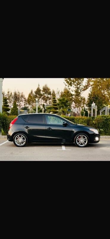 ucuz range rover: Hyundai i30, qara rəng, 5 qapılı hatchback. Mühərrik və yürüş - CRDi — 4