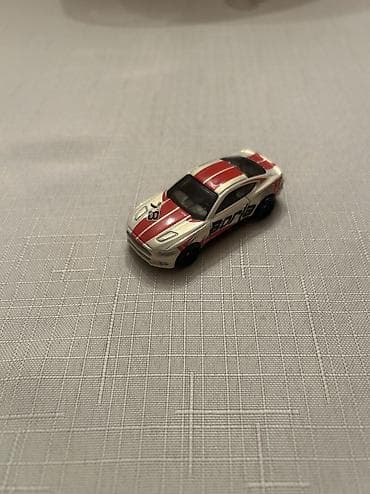 oyuncaq kreslo: Kolleksiya üçün metal oyuncaq avtomobil modeli - Model: Klassik sedan — 10