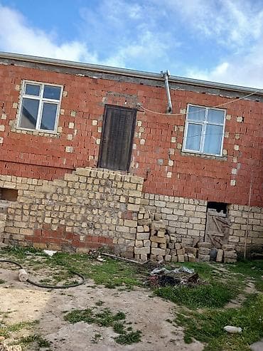 28 may menzil: Təsvir: - Həyətdə yerləşən kiçik daş tikili (tövlə/ambar/ustaxana — 6