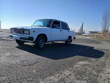 3 teker motor: VAZ 2107 sedan – ağ rəngli, 4 qapılı klassik kuzov. Mexaniki yan — 4