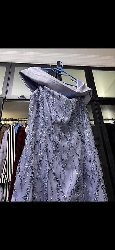 Şəxsi əşyalar: Zərif şam yuxusu tonlarında (lilac/boz-bənövşəyi) uzun ziyafət/libas — 3