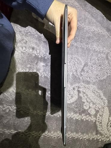 Planşetlər: Apple MacBook Air m1 8ram 256gm yaddaş. Korpusunda yüngül vari — 2