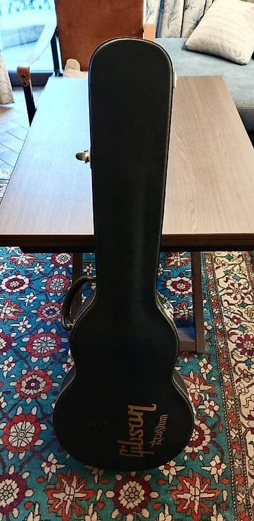 Gibson custom hardshell case.
WhatsApp pleace — 3