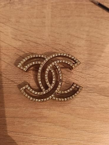 canta teze: Original Chanel broş . 2015-ci Payız kolleksiyası.Arxasında Logosu — 2