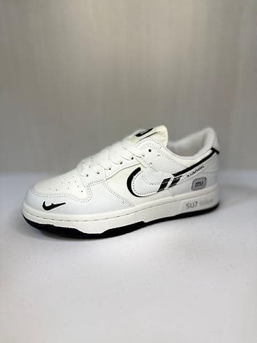 smart saat apple: Məhsul: Xiaomi temalı ağ idman ayaqqabısı – SU7 Ultra dizaynı - Rəng — 2