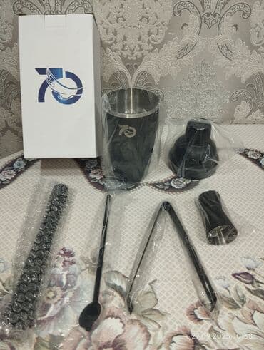 çistka qaşığı: Kokteyl hazırlama dəsti – qara rəngli, paslanmayan poladdan. Dəstdə — 4