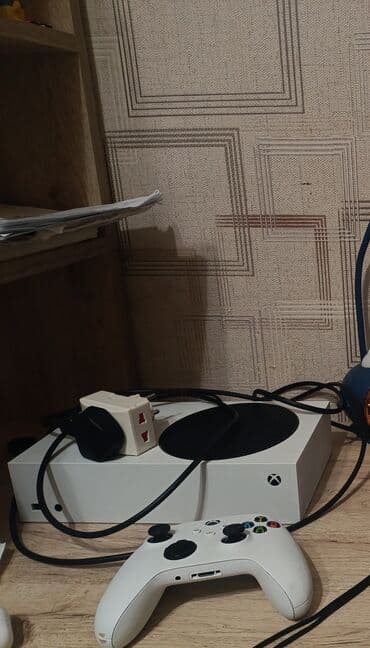 Xbox Series S oyun konsolu Satiram icinde 20-e yaxin oyun orjinal